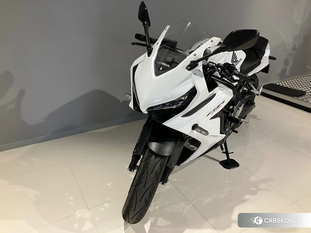 Проданный Honda CBR650R 2023 из Японии, фото 2