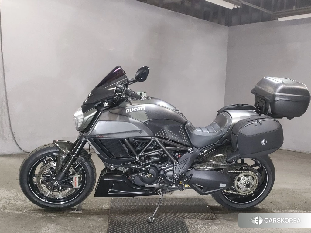 Проданный Ducati DIAVEL CARBON 2015 из Японии, фото 2