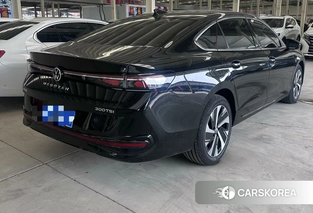 Volkswagen Magotan 2025 Черный из Китая, фото 2