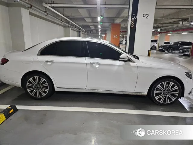 Mercedes-Benz E-Class W213 2023 Белый из Кореи, фото 2