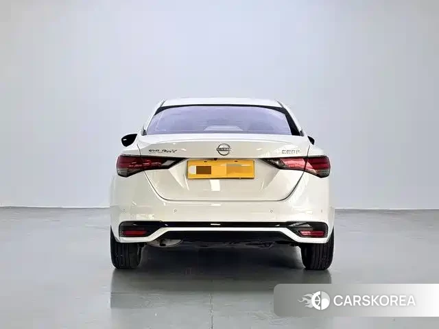 Nissan Sylphy 2025 Белый из Китая, фото 2