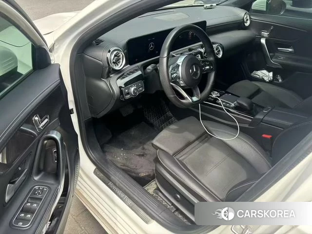 Mercedes-Benz Class A 2023 Белый из Китая, фото 2