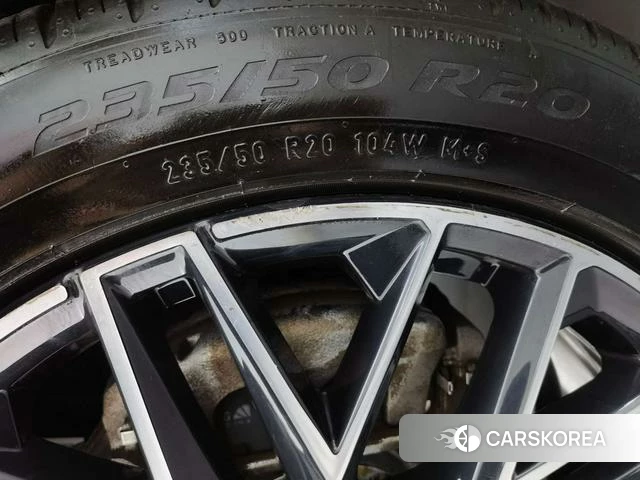 Audi Q5 e-tron id 3969106 из Китая 12