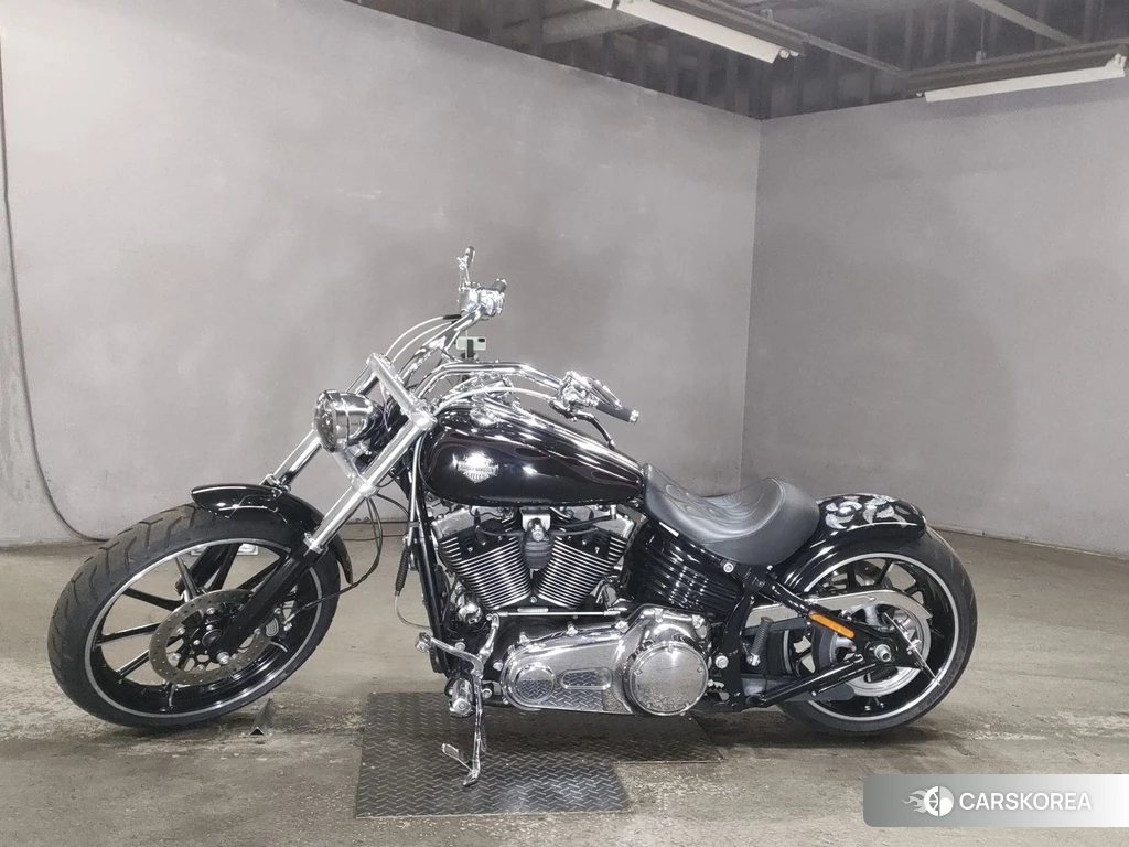 Проданный Harley-Davidson Rocker C FXCWC1580 2011 из Японии