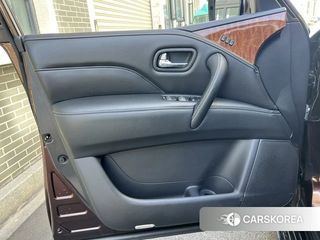 Infiniti QX80 id 4239433 из Китая 12