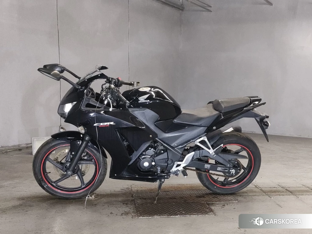 Проданный Honda CBR250R 2015 из Японии