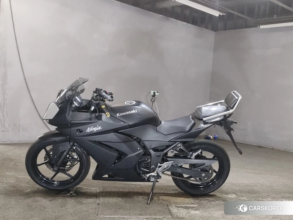 Проданный Kawasaki NINJA 250R 2011 из Японии, фото 2