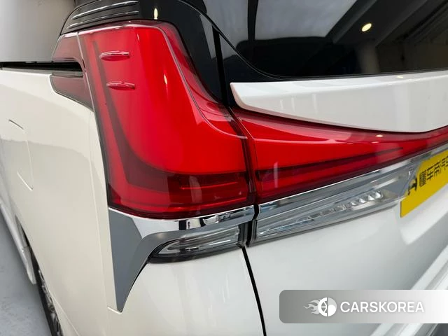 Lexus LM id 4259793 из Китая 12