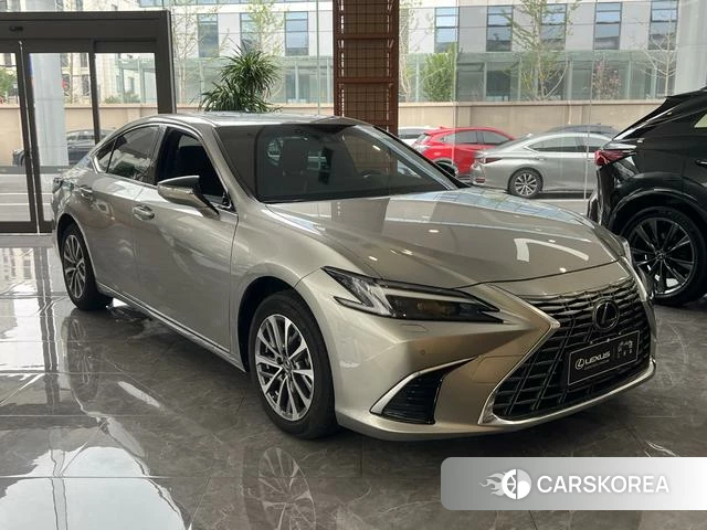 Lexus ES 2025 Серебристо-серый из Китая, фото 2