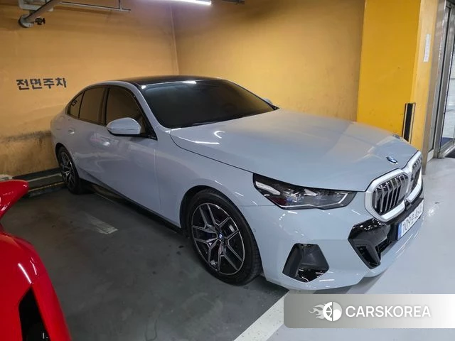 BMW 5 Series (G60) 2026 Светло-серебряный цвет из Кореи, фото 2