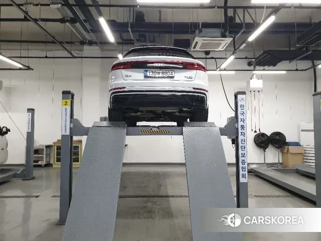 Audi Q8 (4M) 2023 Белый из Кореи, фото 2