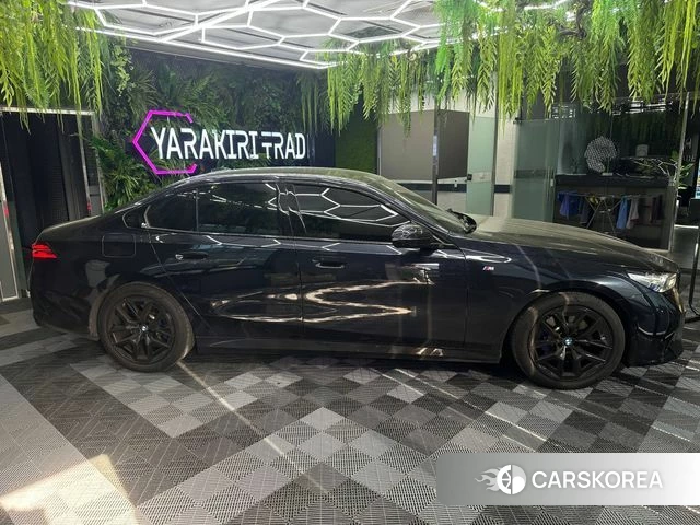 BMW 5 Series (G60) id 4186114 из Кореи 9