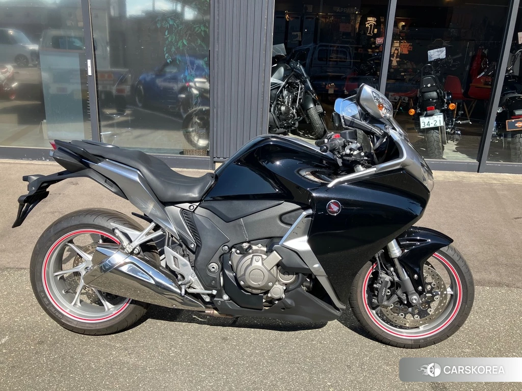 Проданный Honda VFR1200F DCT 2013 из Японии, фото 2