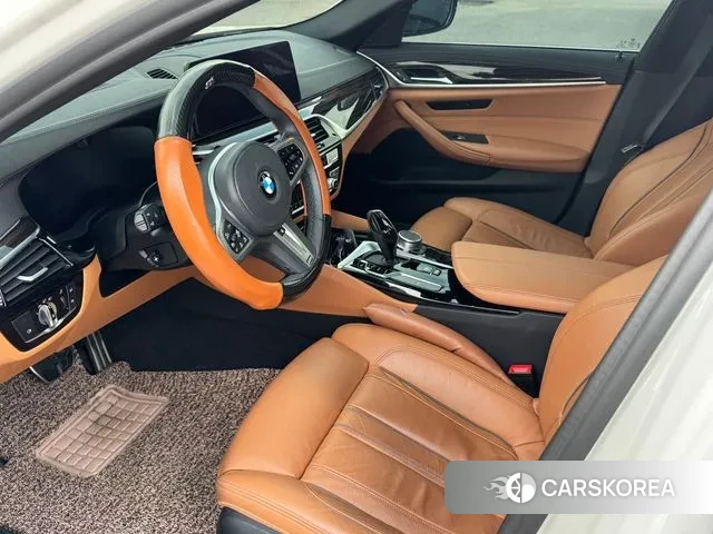 BMW 5 Series (G30) 2020 Белый из Кореи, фото 2