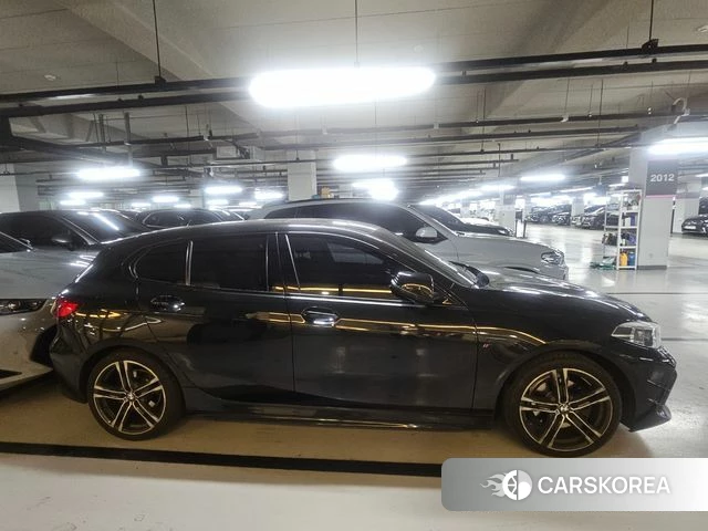 BMW 1 Series (F40) 2021 Черный из Кореи, фото 2