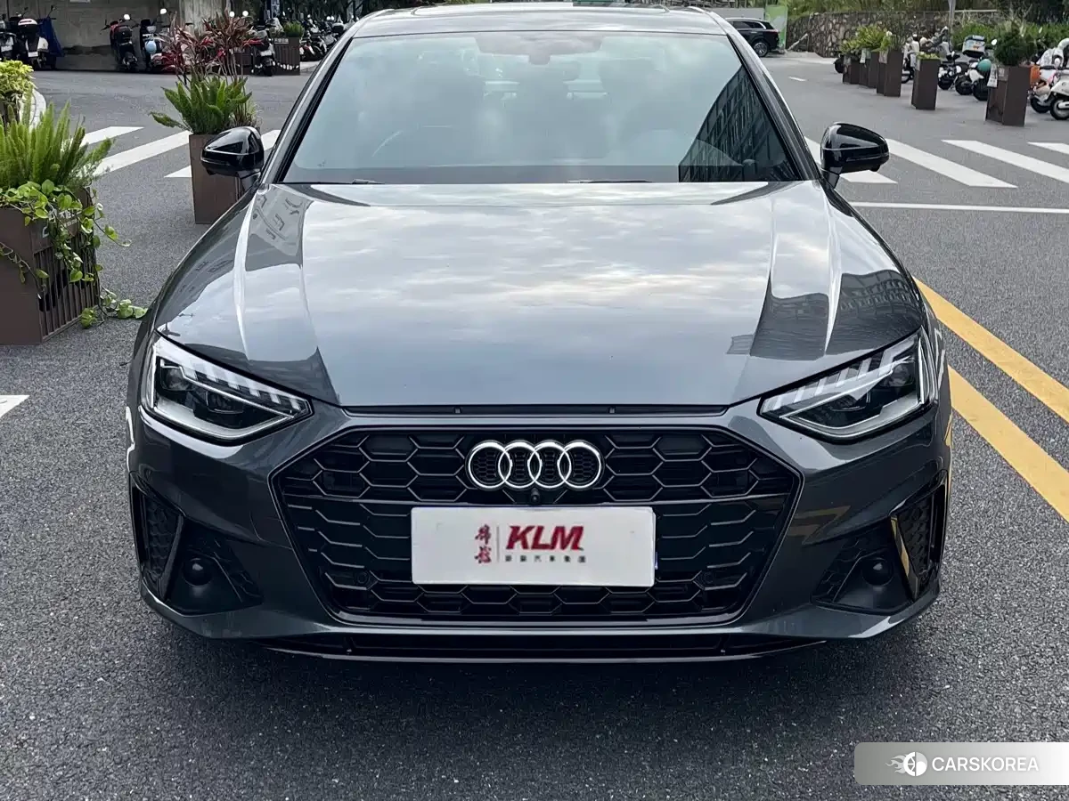 Audi A4L 2024 Silver/gray из Китая, фото 2