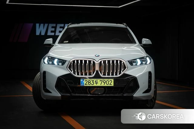BMW X6 (G06) 2026 Светло-серебряный цвет из Кореи, фото 2