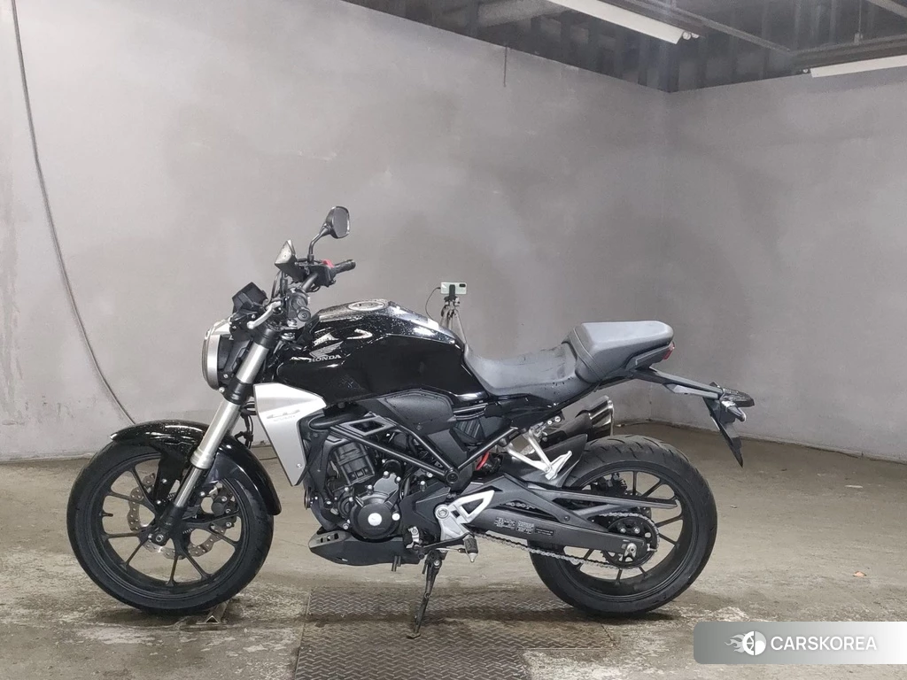 Проданный Honda CB250R 2018 из Японии, фото 2