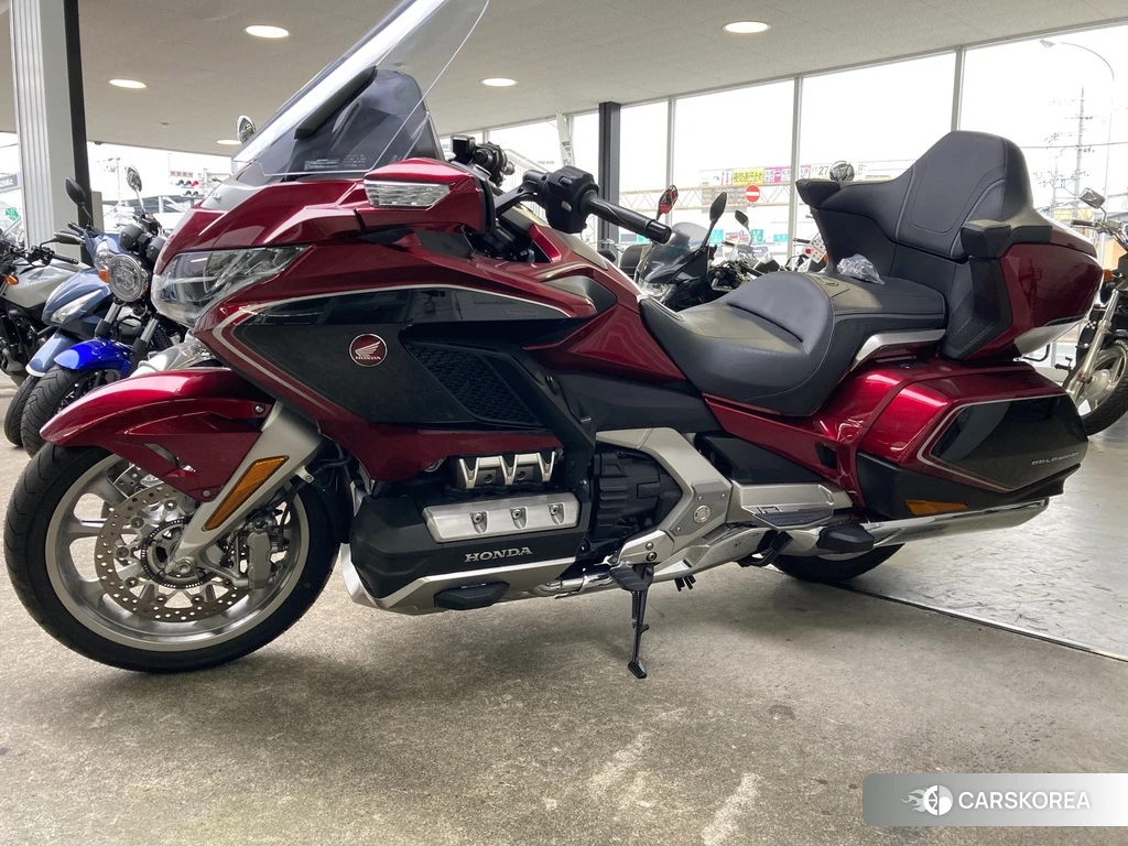 Проданный Honda GL1800 TOUR DCT 2018 из Японии