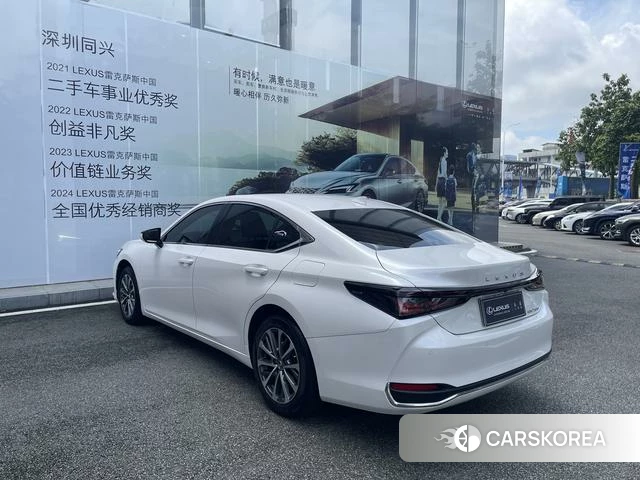 Lexus ES id 4365871 из Китая 10