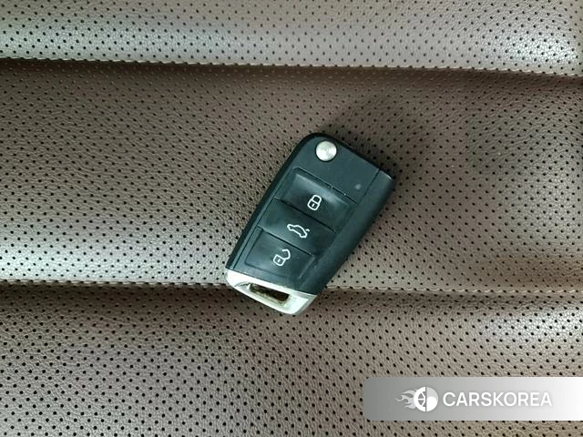 Volkswagen Lavida id 4209715 из Китая 12