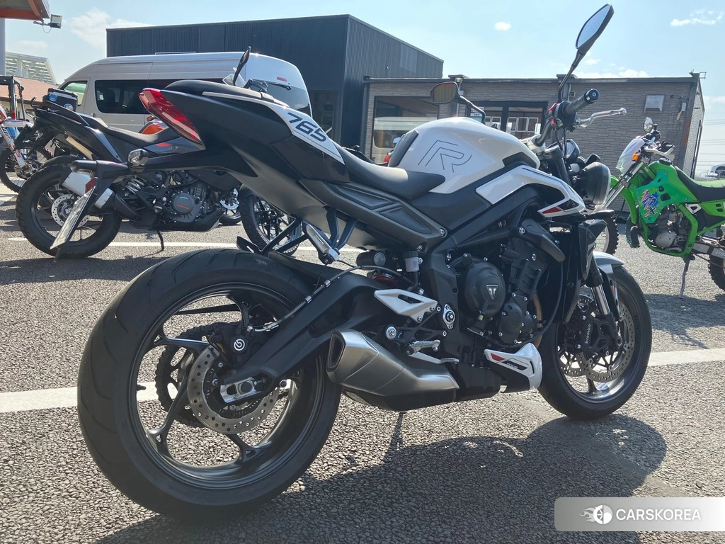 Проданный Triumph STREET TRIPLE R 2023 из Японии, фото 2
