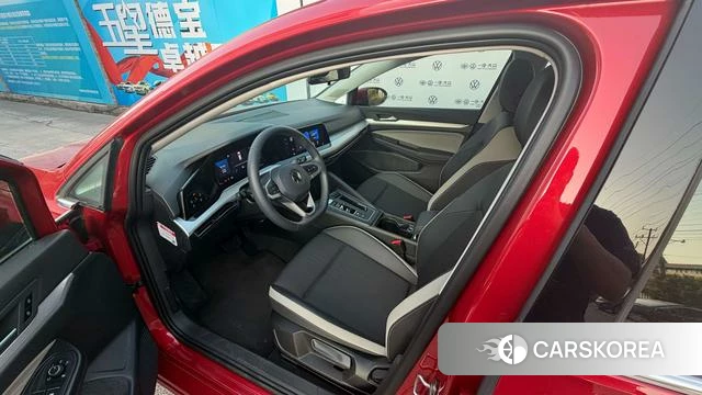 Volkswagen Golf 2023 Красный из Китая, фото 2