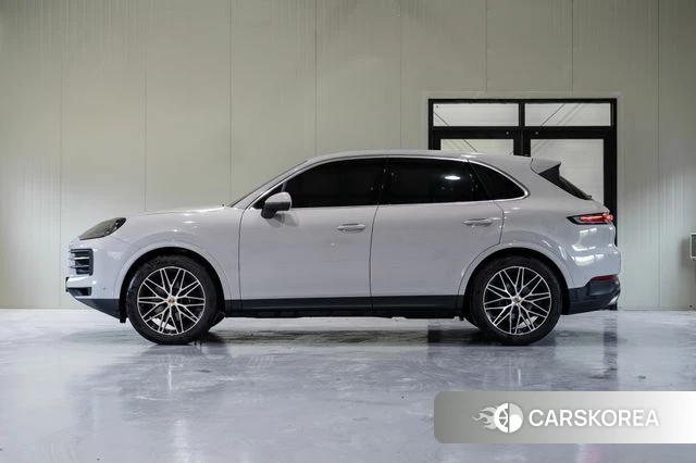 Porsche Cayenne (PO536) 2025 Светло-серебряный цвет из Кореи, фото 2