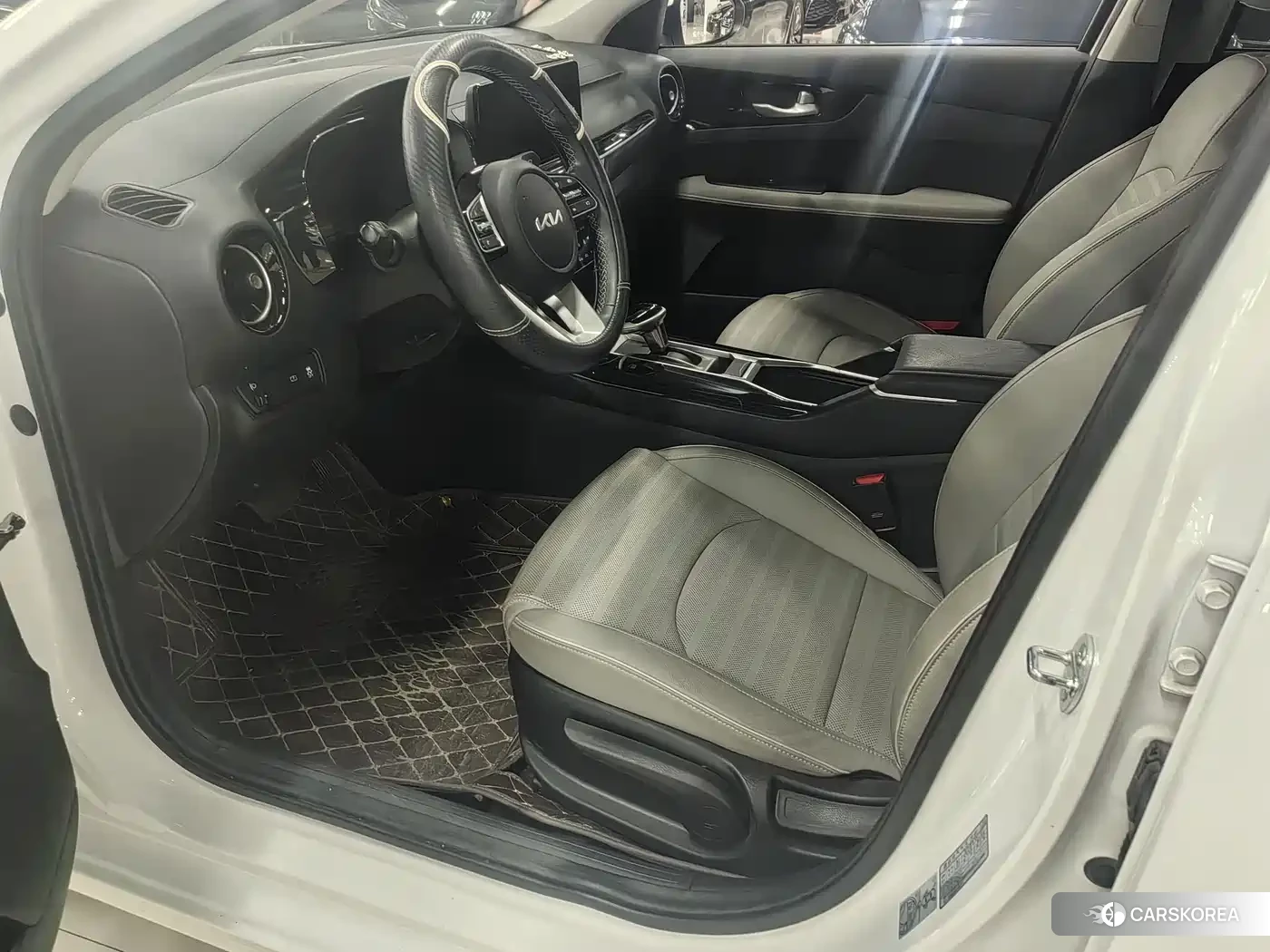 Kia K3 2023 Белый из Китая, фото 2