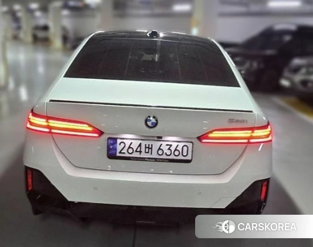 BMW 5 Series (G60) 2024 Белый из Кореи, фото 2