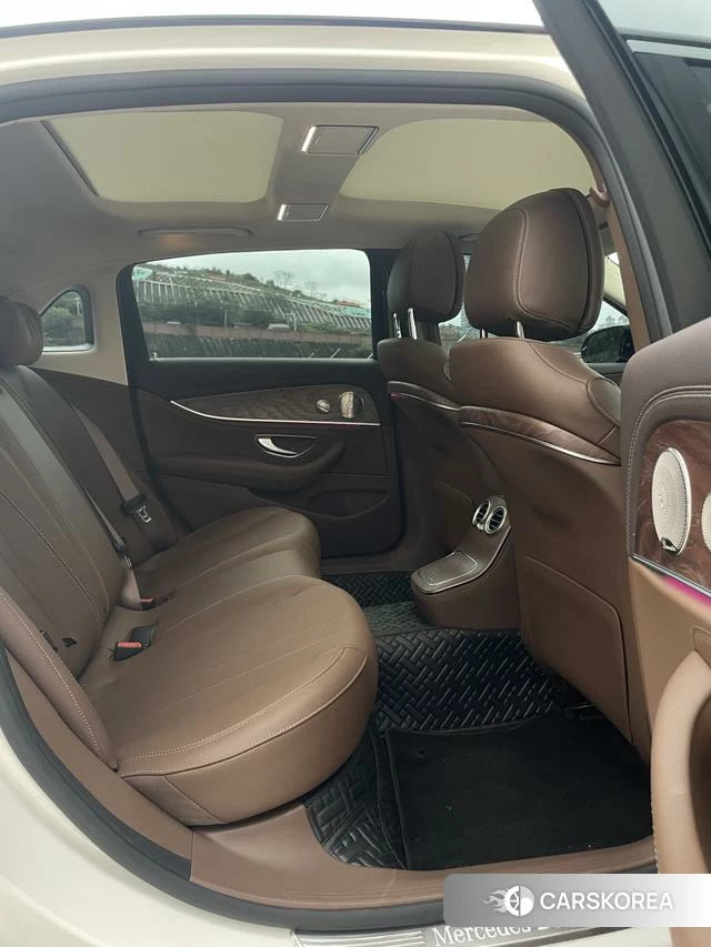 Mercedes-Benz E-class 2022 Черный из Китая, фото 2