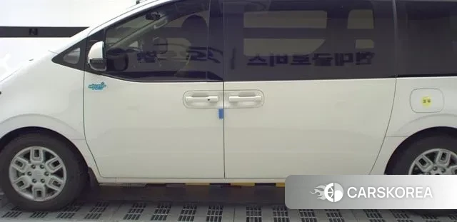 Hyundai Staria 2022 Белый из Кореи, фото 3