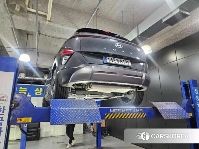 Hyundai Kona (SX2) 2023 Серебристо-серый из Кореи, фото 2