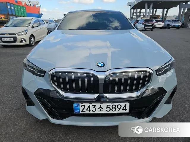 BMW 5 Series (G60) 2025 Серый из Кореи, фото 4