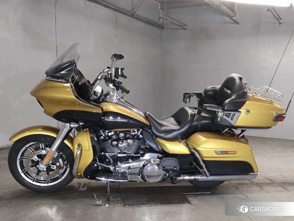 Проданный Harley-Davidson Road Glide FLTRU1750 2017 из Японии