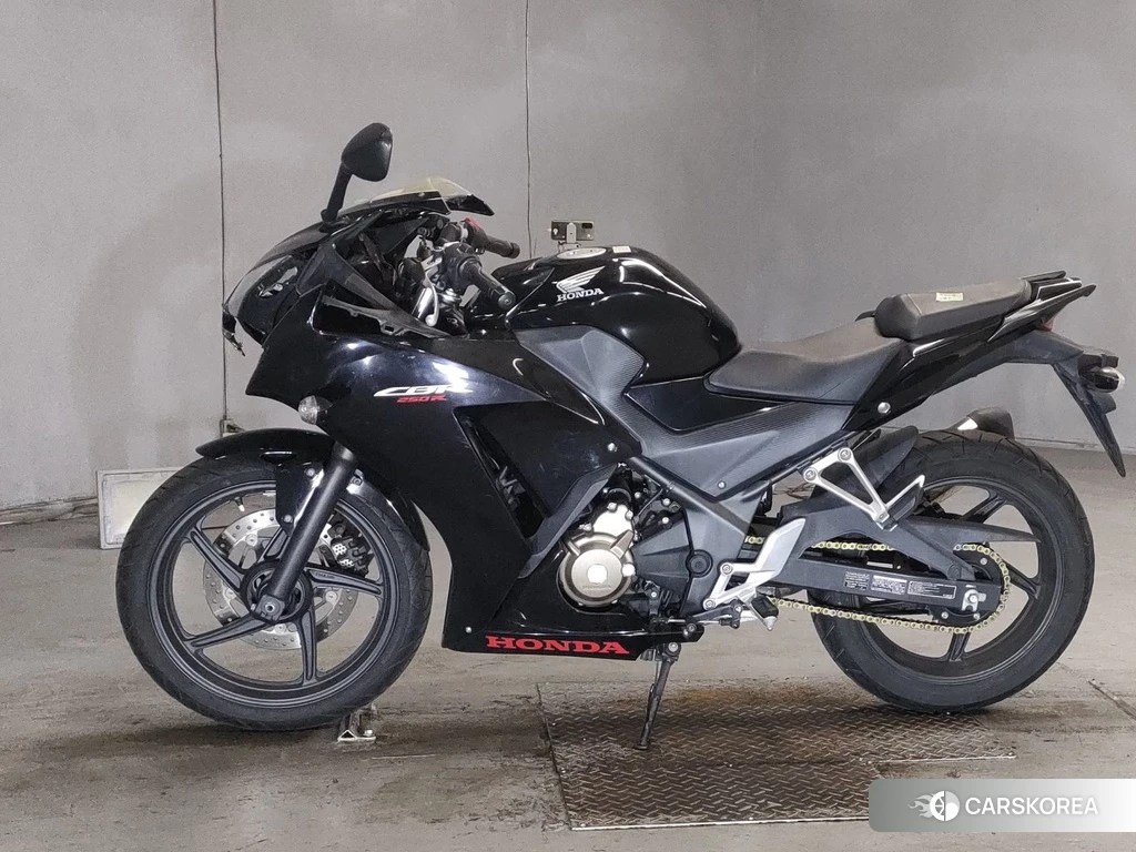 Проданный Honda CBR250R 2017 из Японии