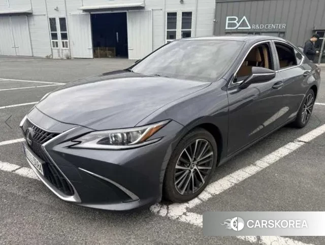 Lexus ES300h 7th generation 2023 Серый из Кореи, фото 2