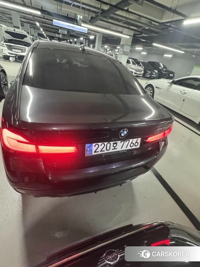 BMW 5 Series (G30) 2023 Серый из Кореи, фото 2
