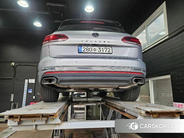 Volkswagen Touareg 3rd generation 2020 Серебряный из Кореи, фото 2