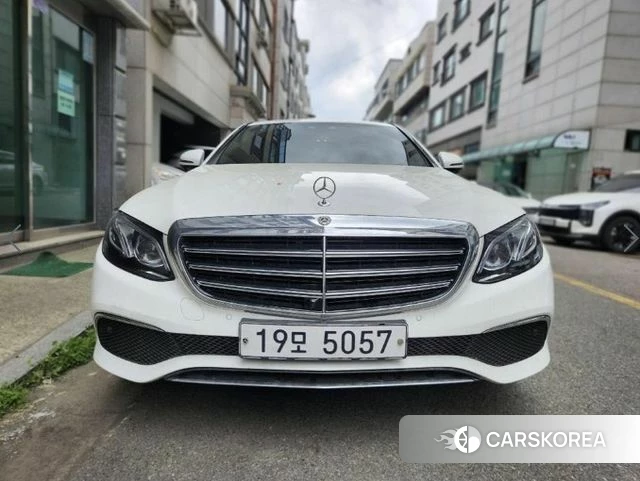 Mercedes-Benz E-Class W213 2018 Белый из Кореи, фото 2