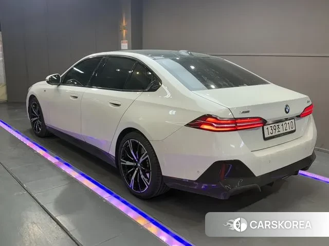 BMW 5 Series (G60) id 3609979 из Кореи 12