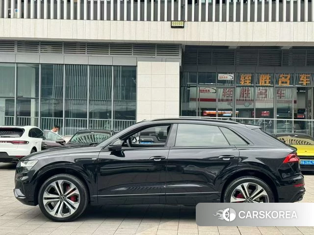 Audi Q8 2021 Черный из Китая, фото 2
