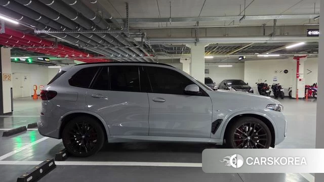 BMW X5 (G05) 2025 Серебристо-серый из Кореи, фото 2