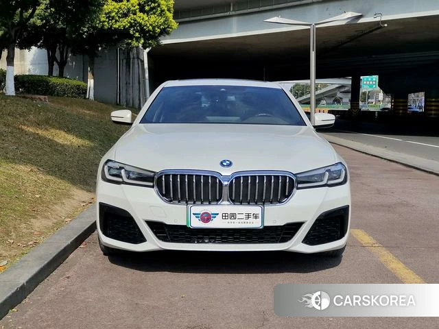 BMW 5 series PHEV 2022 Белый из Китая, фото 2