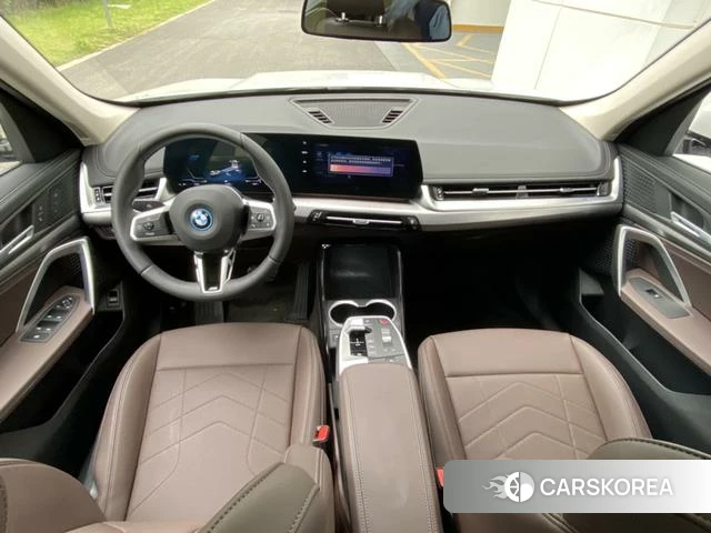 BMW iX1 2025 Белый из Китая, фото 2