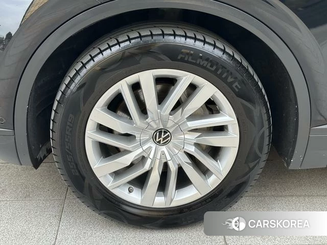 Volkswagen Touareg id 4262117 из Китая 12