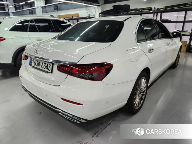 Mercedes-Benz E-Class W213 2022 Белый из Кореи, фото 2