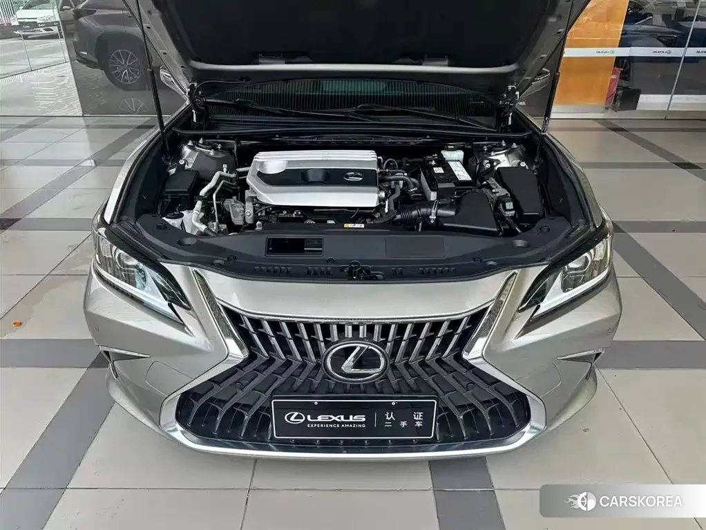 Lexus ES 2022 Silver/gray из Китая, фото 2