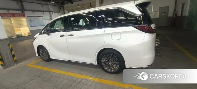 Lexus LM 2023 Белый из Китая, фото 4