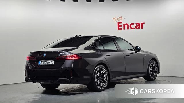 BMW 5 Series (G60) id 4487645 из Кореи 12
